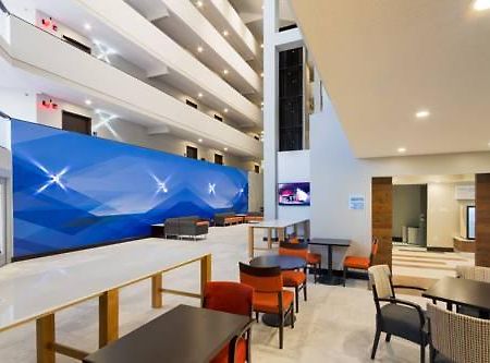 H I Express & Suites San Antonio Medical-Six Flags Exterior foto